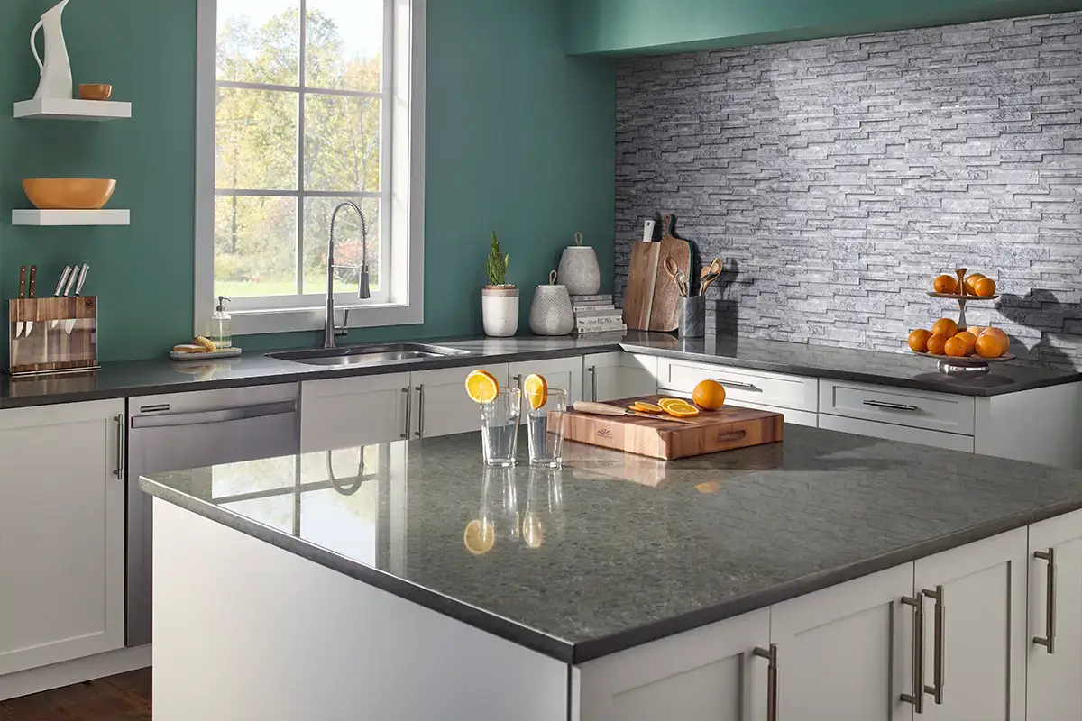 modern kitchen in Sarasota with granite countertop, as a symbol of quartz vs quartz countertops.