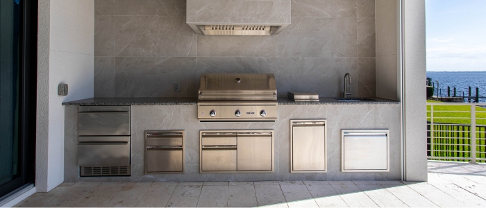 Sarasota outdoor kitchens, outdoor gril. Symbol of Sarasota outdoor kitchens design ideas and trends and of outdoor kitchens near me