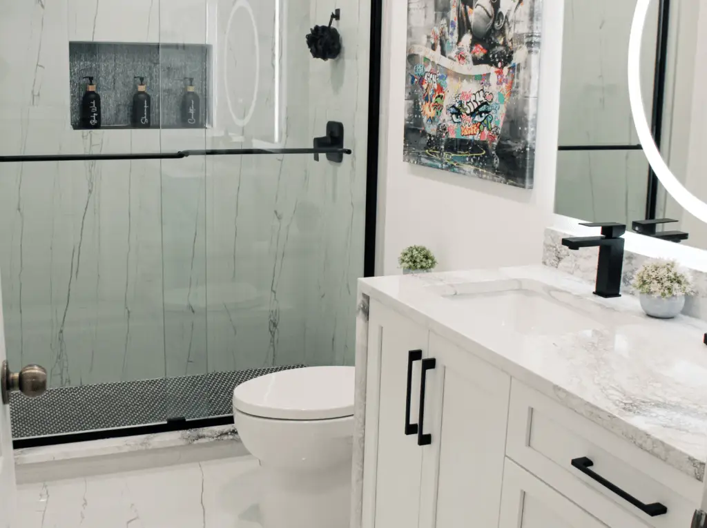 Full house remodelling in Florida. symbol of how to renovate a bathroom in 7 steps.